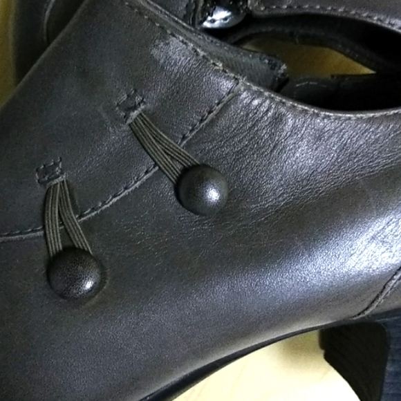 Clarks Side-Zip Shooties Womens Size 7W Grey Leather Booties Pumps 2.25" Heels - Picture 8 of 8